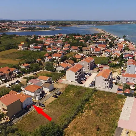 11402a Апартаменты *